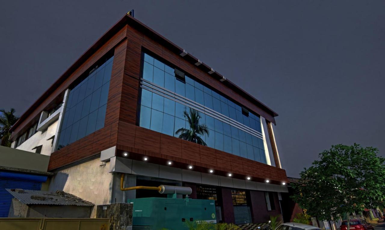 Treebo Trip Majestic Inn Thampanoor Thiruvananthapuram Εξωτερικό φωτογραφία
